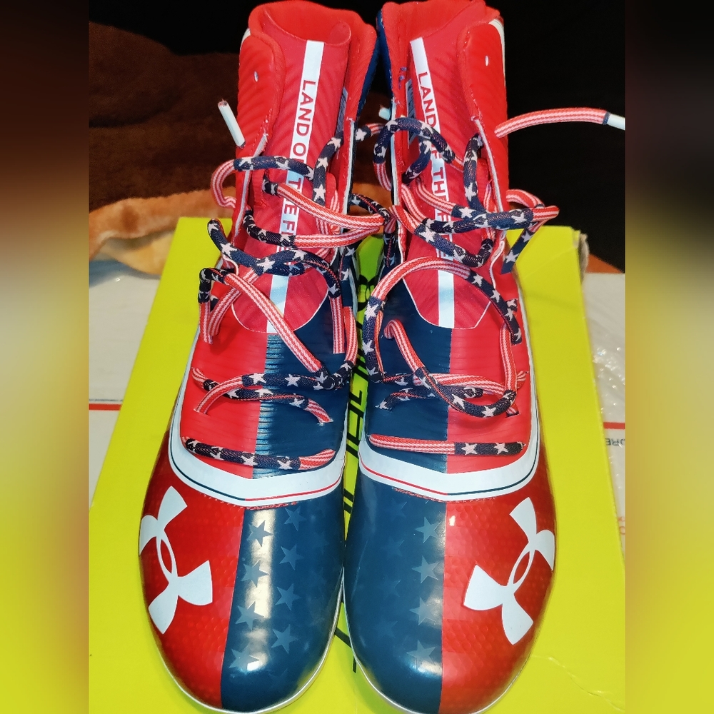 Men's sports shoes